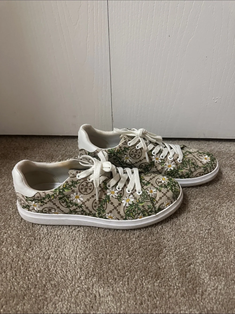 Tory Burch Floral Canvas Lace-Up Sneakers in Beige and White Size 8.5